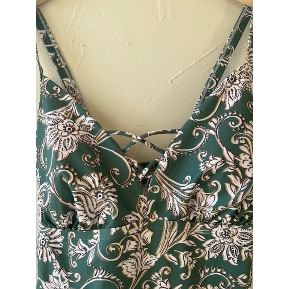 Aqua Couture Swim Green & White 2‎ Piece Bottoms & Top Size 2x